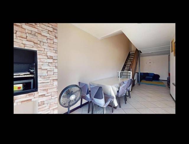 3 BEDROOM TOWNHOUSE FOR SALE IN NORTON HOME ESTATE